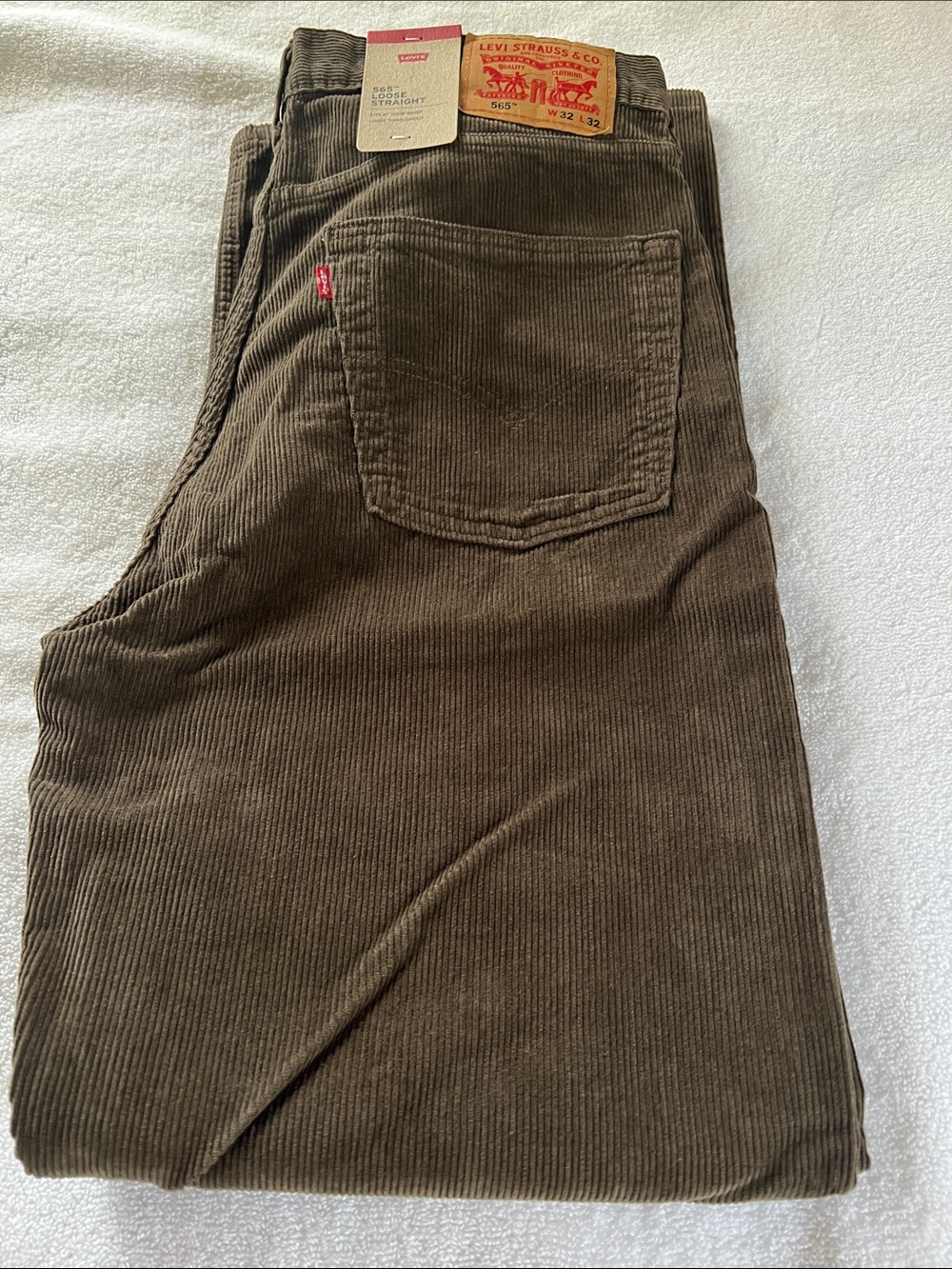 Levi’s 565 Loose Straight Brown (Canteen) 10W Cord Men’s Jeans - MSRP: 69.50
